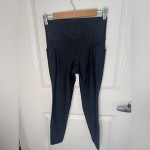 Athleta black leopard print embossed Salutation 7/8 tight